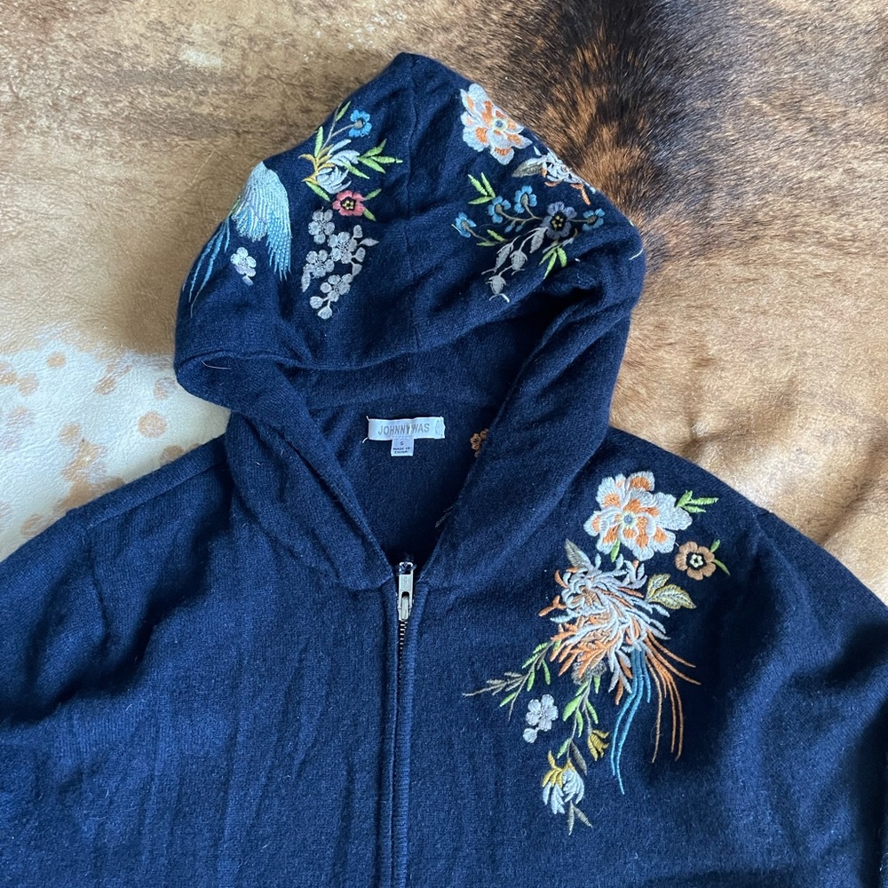 JOHNNY WAS zip up hooded sweater with embroidery